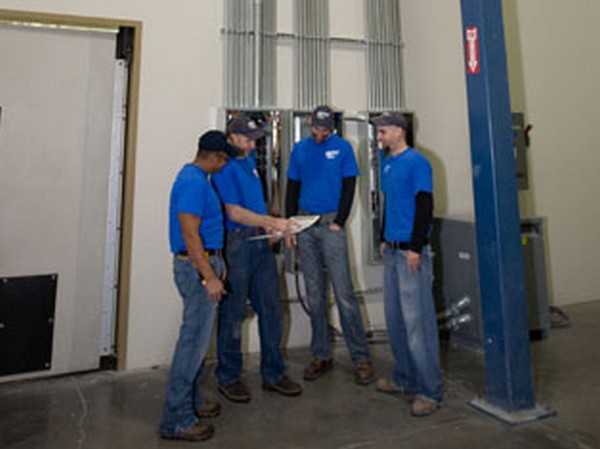 Professional Kirkland electrical contractors in WA near 98033