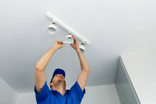 Professional Kent electrical maintenance in WA near 98032