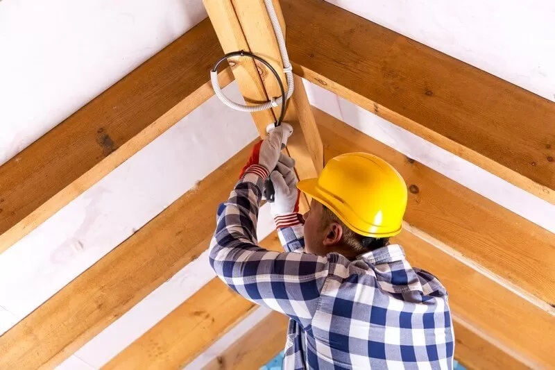 Experienced Federal Way residential electrician in WA near 98003